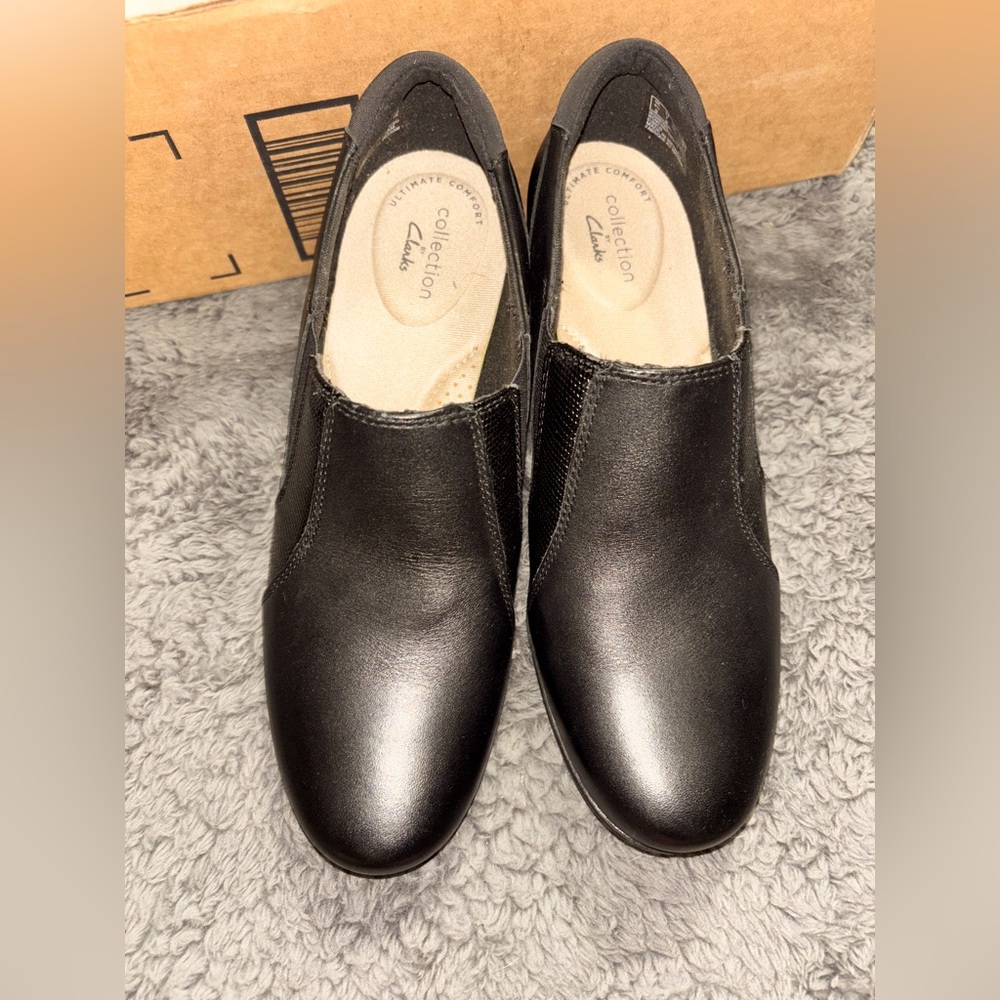 Booties by Clark, New, Size-7